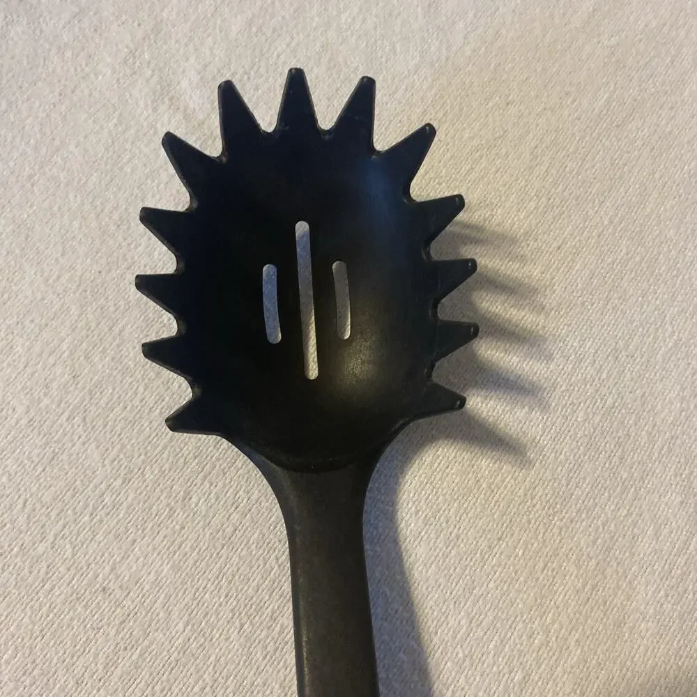 Pampered Chef Pasta Spoon Slotted Black Nylon Cooking Spoon 428° Spaghetti #2319